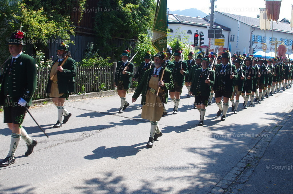 IMGP4120 | fotografiert von Axel PollmannLeonhardi Wallfahrt Benediktbeuern und Murnau, Fronleichnam, Fasching, Landschaft im Loisachtal und Benediktbeuern  - Realisiert mit Pictrs.com
