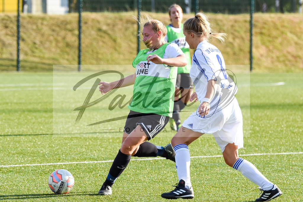 20180811_BORBEL_0021 | Fußball, Frauen:   beim Spiel der 1. Kreisklasse zwischen SG Borgloh/Kloster Oesede vs. SVC Belm-Powe am 11.08.2018 auf dem Kunstrasenplatz Borgloh in Borgloh, Deutschland.(Foto von Nico Paetzel) - Realisiert mit Pictrs.com