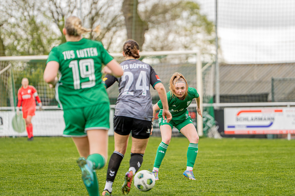 Fußball I Frauen I Saison 2025-2026 I Oberliga Niedersachsen I 19. Spieltag I TuS Lutten - TuS Büppel I 06214 | jns.sportfotos - Realisiert mit Pictrs.com