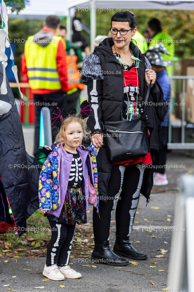 Sparda-Bank Halloween-Run Koeln 2023, 31.10.2023, Forstbotanischer Garten Rodenkirchen, Koeln | Impressionen vom Sparda-Bank Halloween-Run Koeln 2023, 31.10.2023, Forstbotanischer Garten Rodenkirchen, Koeln