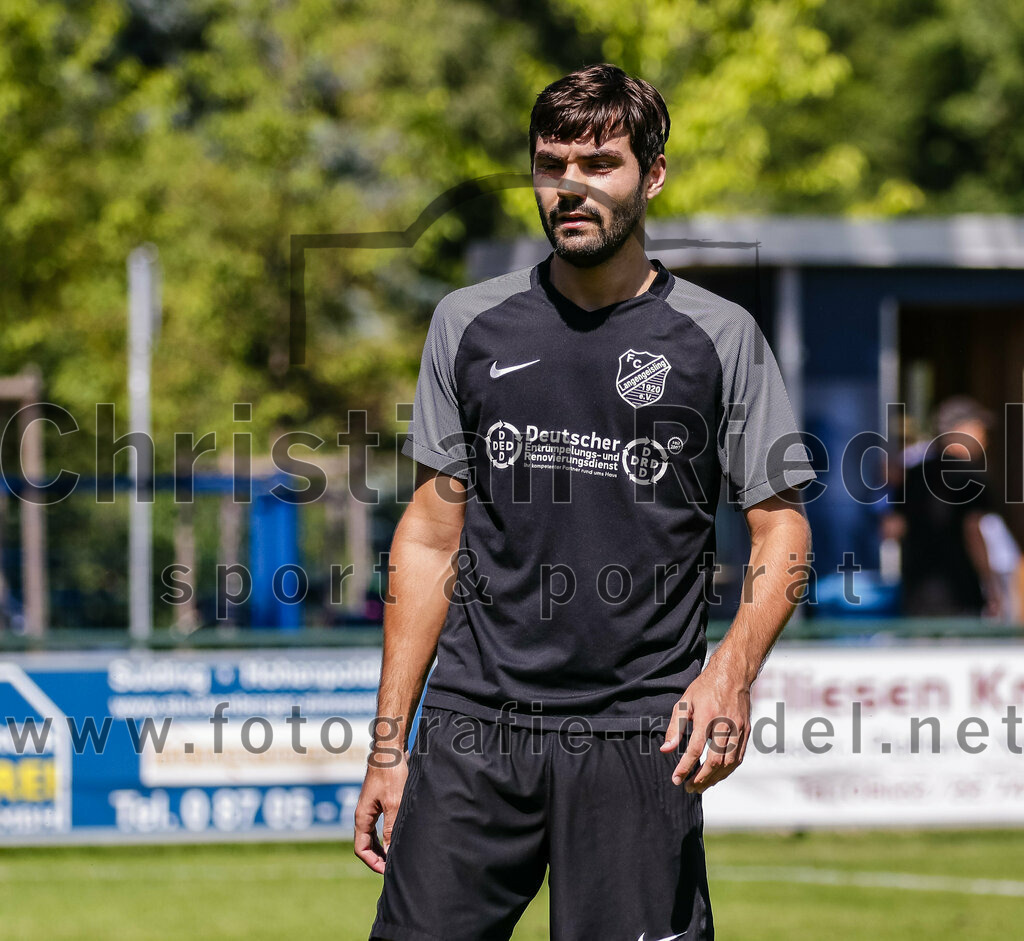 2023-08-12_036_FC_Langengeisling_gegen_ESV_Freilassing | Erding, Deutschland, 12.08.2023:
Fußball, Bezirksliga Oberbayern Ost 2023 / 2024, 4. Spieltag, FC Langengeisling gegen ESV Freilassing, Endergebnis: 2:1

Severin Stenzel (FC Langengeisling, #42)

Foto: Christian Riedel / fotografie-riedel.net