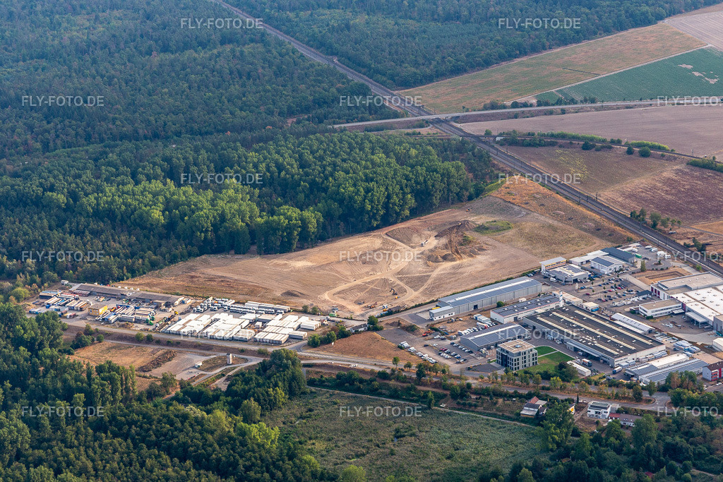 HeKa Herzog GmbH http://www.heka.de/ | Luftbild: HeKa Herzog GmbH http://www.heka.de/ im Ortsteil Neudorf in Graben-Neudorf im Bundesland Baden-Württemberg in Deutschland. Foto: IMG_134115.jpg vom 26.08.2022 durch Werner Riehm/FLY-FOTO.de - Realisiert mit Pictrs.com