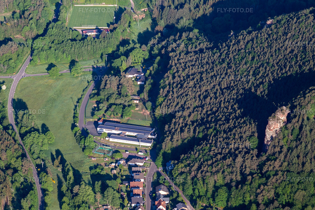 Luftbild: Friedrichsfelsen in Lug im Bundesland Rheinland-Pfalz in Deutschland. Foto: IMG_131387.jpg vom 14.05.2022 durch Werner Riehm/FLY-FOTO.deOrtsgemeinde Lug
