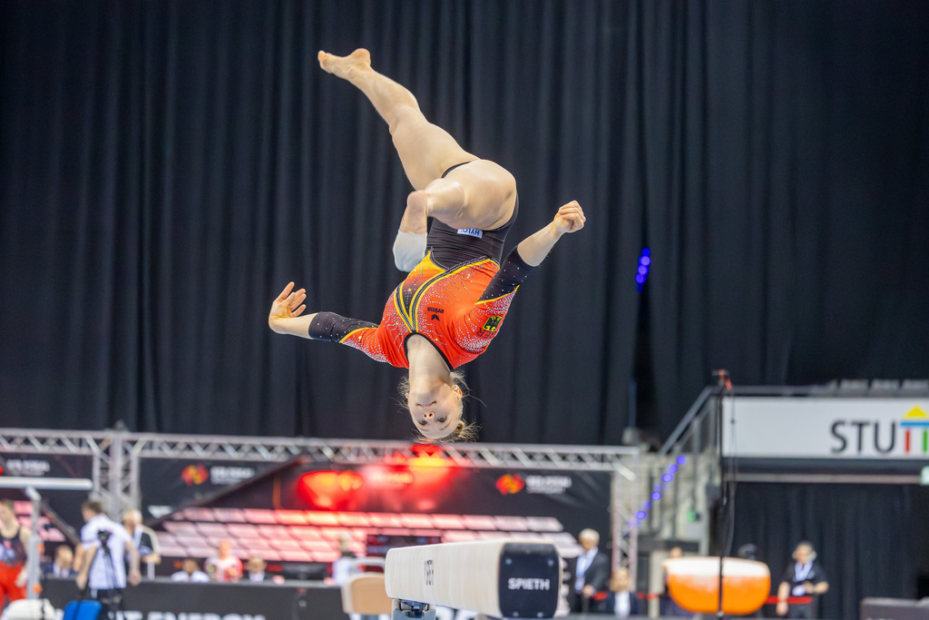 Stuttgart: DTB-Pokal 2026, Mixed-Cup | Stuttgart: DTB-Pokal 2026, Mixed-Cup***Silja Stöhr am Schwebebalken - Realisiert mit Pictrs.com