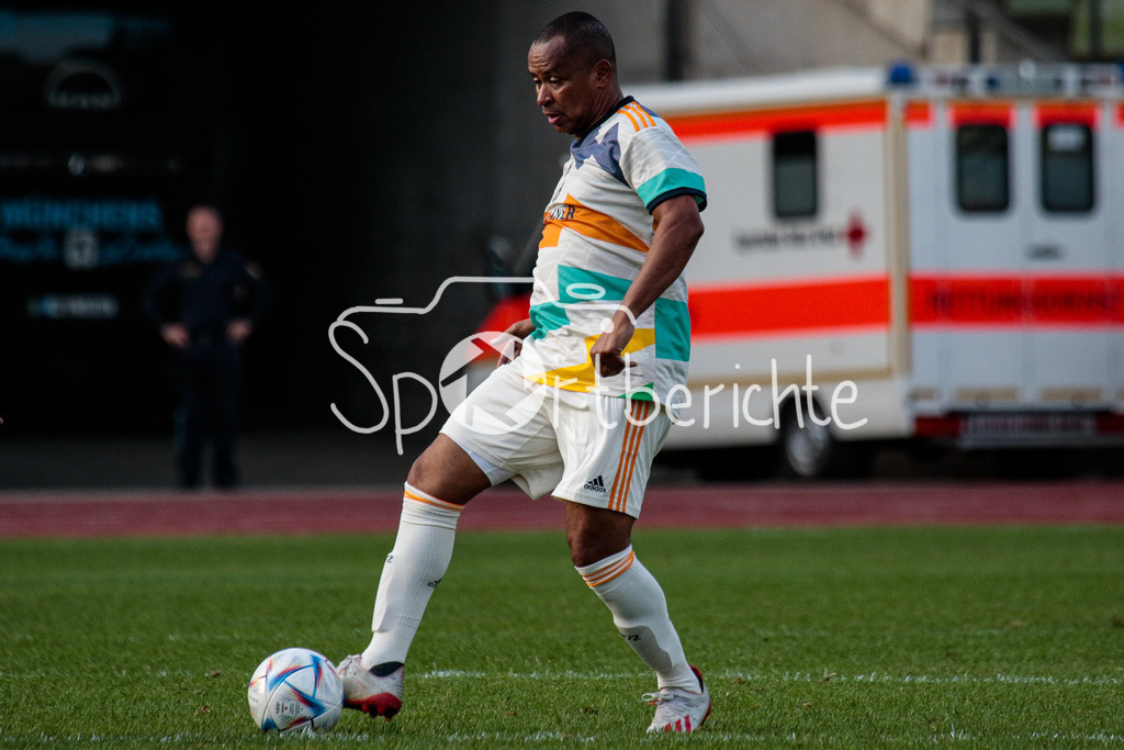 FC Bayern Muenchen - TSV 1860 Muenchen | Paulo Sergio (FCB #13) am BAll