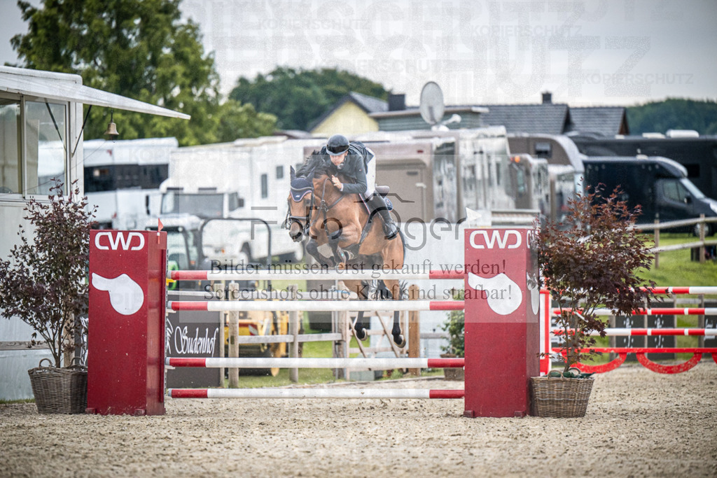 DOS_9128 | Entdecke hochwertige Reitturnierfotos von Foto Oger. Professionell, emotional und authentisch – jetzt Lieblingsmomente im Shop bestellen.Deutschlandweite Turnierfotografie. - Realisiert mit Pictrs.com