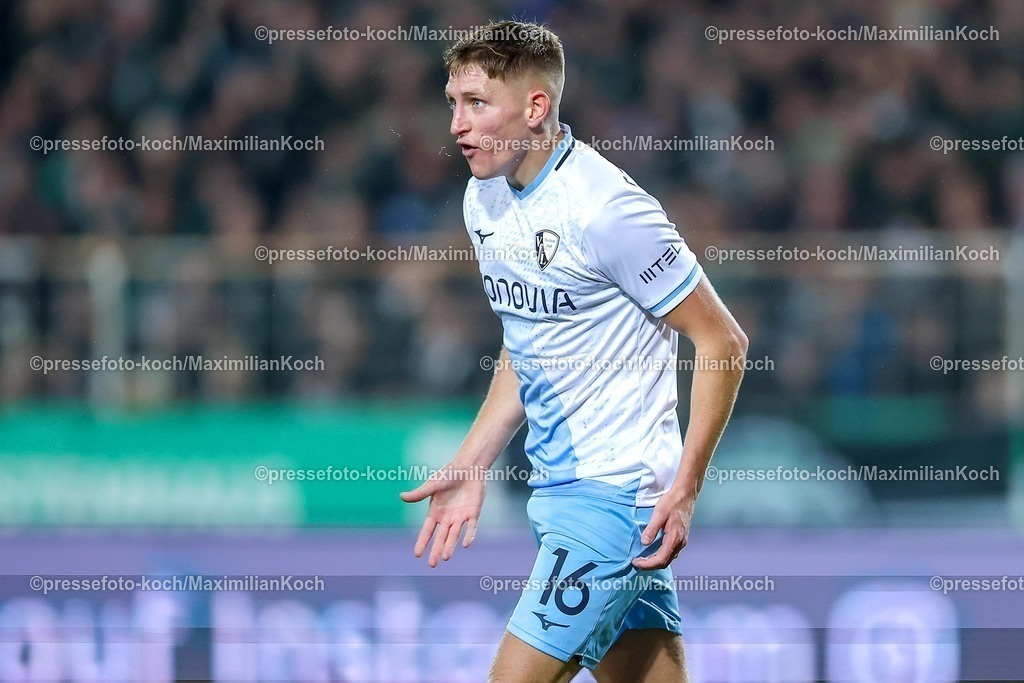 PRM06022601081 | 06.02.2026, Fußball, Preußen Münster - VfL Bochum, 2. Fußball Bundesliga,  Preußenstadion, 21.Spieltag, Saison 2025 2026: Torjubel nach dem Tor zum 1:1 durch Torschütze Koji Miyoshi&nbsp;(VfL Bochum #23) im Bild Callum Marshall (VfL Bochum #16)    DFB regulations prohibit any use of photographs as image sequences and or quasi-video.