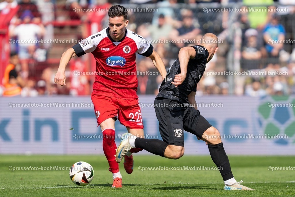 xydr05042501060 | 05.04.2025, xydrx, Fußball, Viktoria Köln - SpVgg Unterhaching , 3.Liga, Sportpark Höhenberg, Saison 2024 2025: Manuel Stiefler (SpVgg Unterhaching #8) Said El Mala (Viktoria Köln #22) DFB regulations prohibit any use of photographs as image sequences and or quasi-video.