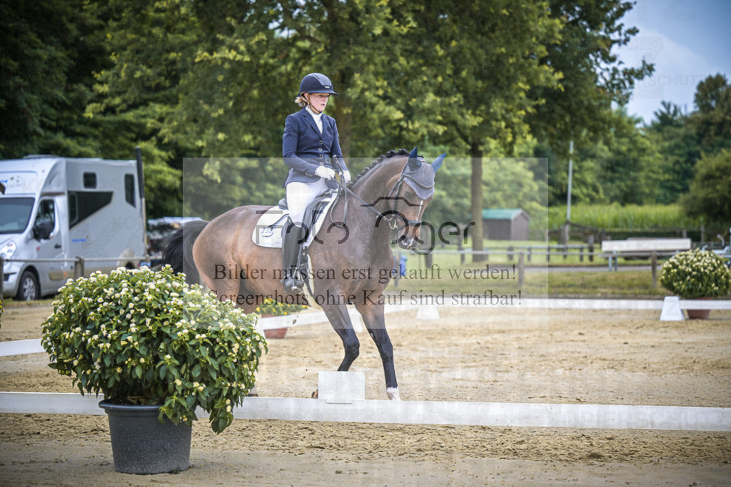 DOS_3466 | Entdecke hochwertige Reitturnierfotos von Foto Oger. Professionell, emotional und authentisch – jetzt Lieblingsmomente im Shop bestellen. - Realisiert mit Pictrs.com