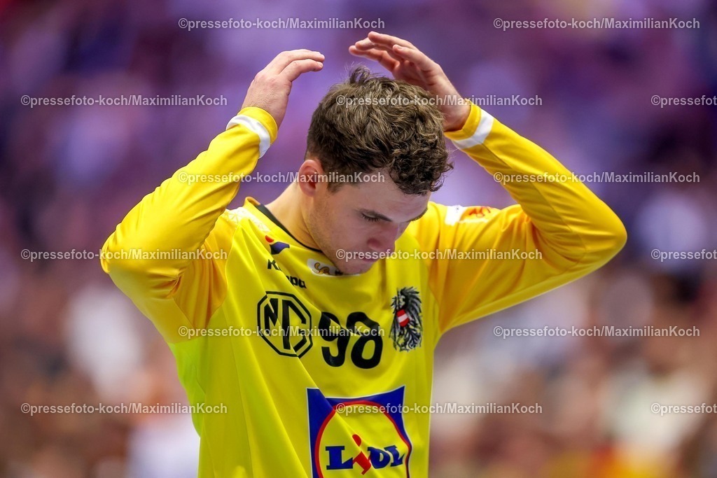 EHF17012601134 | 17.01.2026, Handball, Men's EHF EURO 2026, Österreich - Spanien, Jyske Bank Boxen in Herning, Dänemark, Preliminary Round:  Constantin Möstl (Austria #98) enttäuscht Enttäuschung 