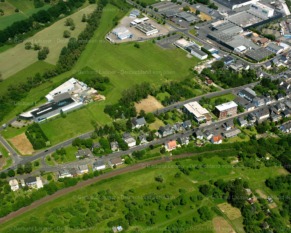 2611123 | HAIGER 06.09.2006 Wohngebiet einer Einfamilienhaus- Siedlung  in Haiger im Bundesland Hessen, Deutschland // Single-family residential area of settlement  in Haiger in the state Hesse, Germany Foto: Gerhard Launer