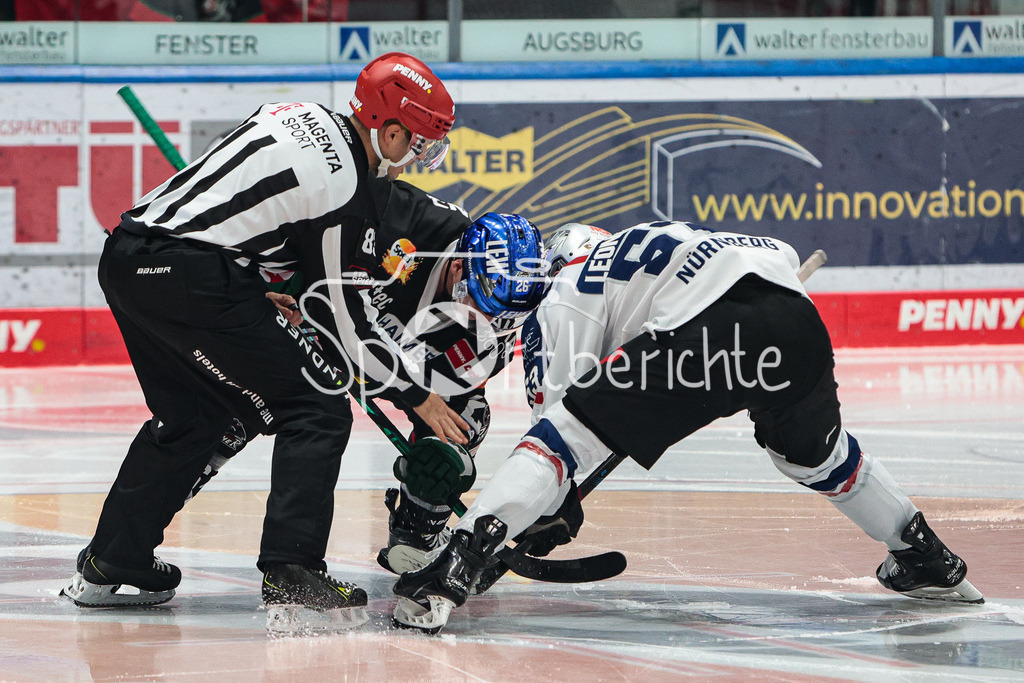 Augsburger Panther - Nürnberg ICE Tigers | Samuel SORMAIES (AEV #26) beim Bully gegen Danjo LEONHARDT (NIT #53)