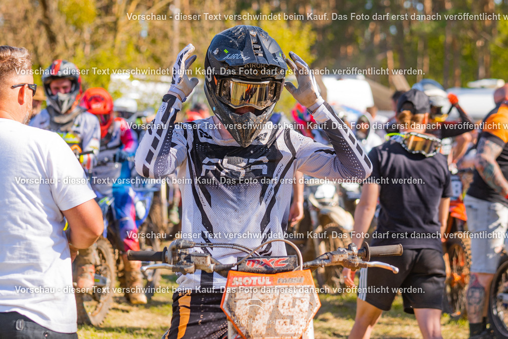 20260501_MCWriezen-3933 | Sportfotografin aus Berlin-Brandenburg mit Fokus auf Motocross. Ich halte deine sportliche Leistung und echte Emotionen auf und neben der Strecke professionell fest. Entdecke die Fotos von deinem Rennen und bestelle sie direkt hier im Shop.
