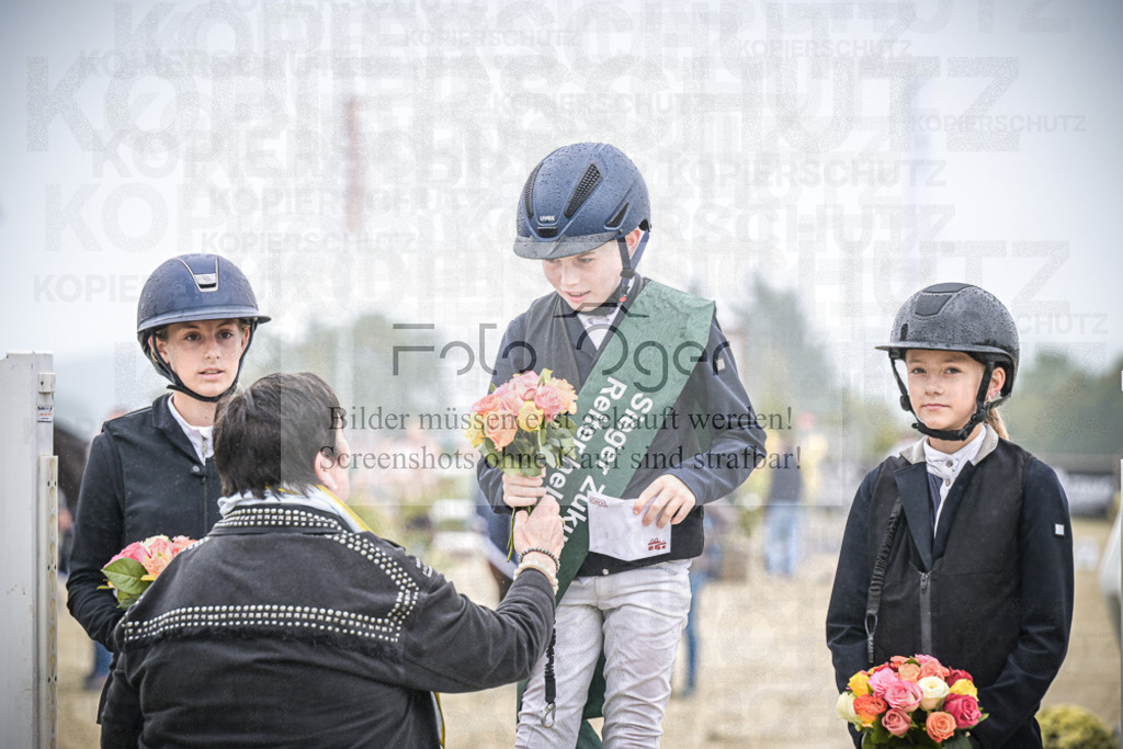 DOS_0090 | Entdecke hochwertige Reitturnierfotos von Foto Oger. Professionell, emotional und authentisch – jetzt Lieblingsmomente im Shop bestellen.Deutschlandweite Turnierfotografie. - Realisiert mit Pictrs.com