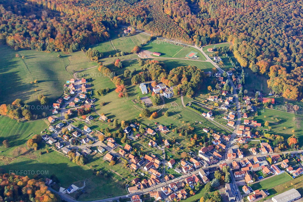 Aerial view: Maisons d'enfants in Climbach in the state Bas-Rhin, France. – Photo: IMG_54035.jpg taken on 10/21/2012 by Werner Riehm/FLY-FOTO.com – Resolution of the original: 4303 x 2869 px