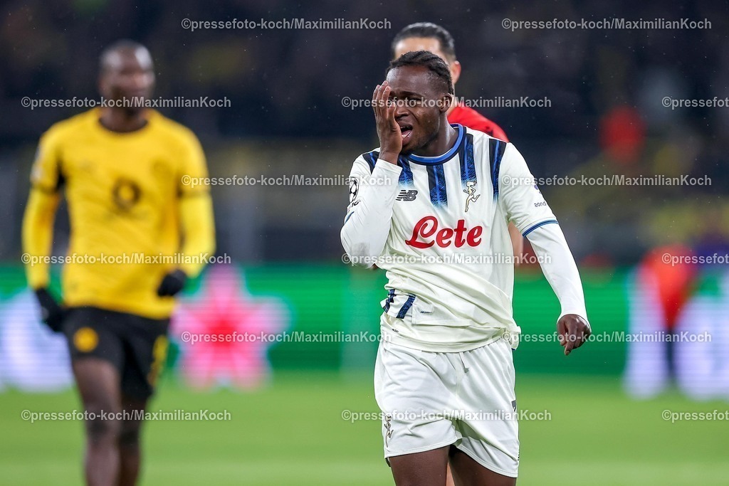 UCL17022601092 | 17.02.2026, Fußball, UEFA Champions League, Borussia Dortmund - Atalanta Bergamo, BVB Stadion, Play-Offs Hinspiel, Saison 2025 2026: Jobe Bellingham&nbsp;(BVB #07) enttäuscht Enttäuschung  Regulations prohibit any use of photographs as image sequences and or quasi-video.