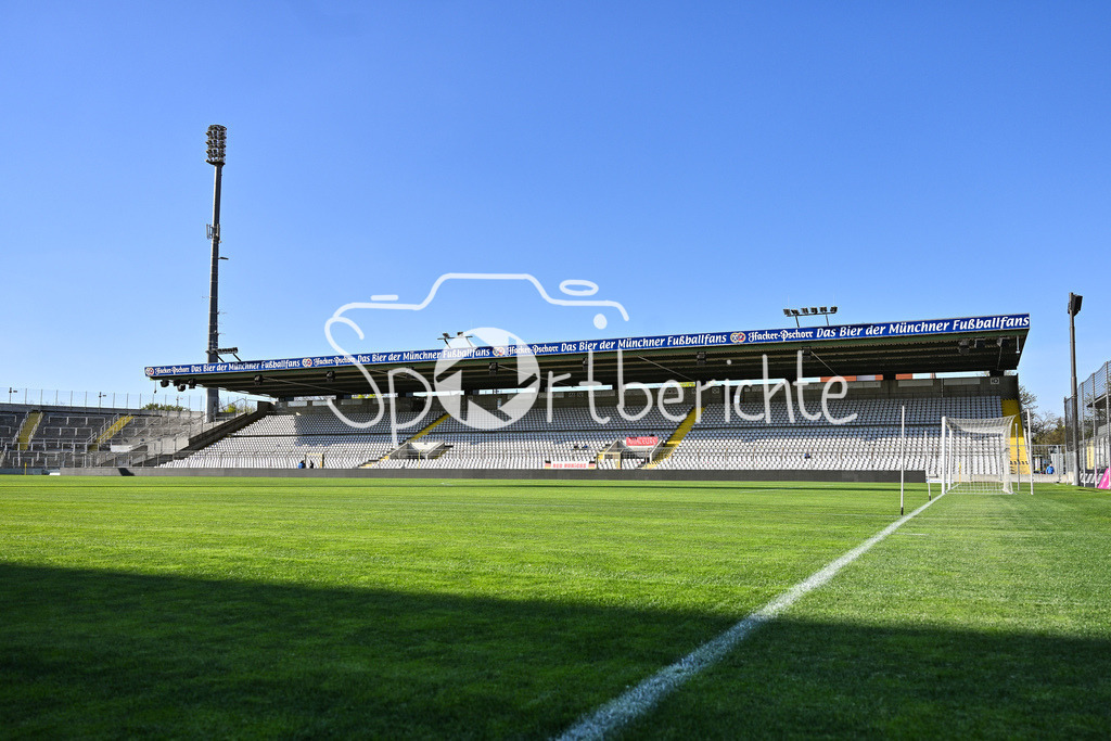 FC Bayern Amateure - SpVgg Ansbach | MUNICH, GERMANY - 17. APRIL: Ein Blick ins Stadion an der Grünwalder Strasse während dem Match zwischen den Amateuren des FC Bayern München und der SpVgg Ansbach am 29. Spieltag der Regionalliga Bayern im Grünwalder Stadion