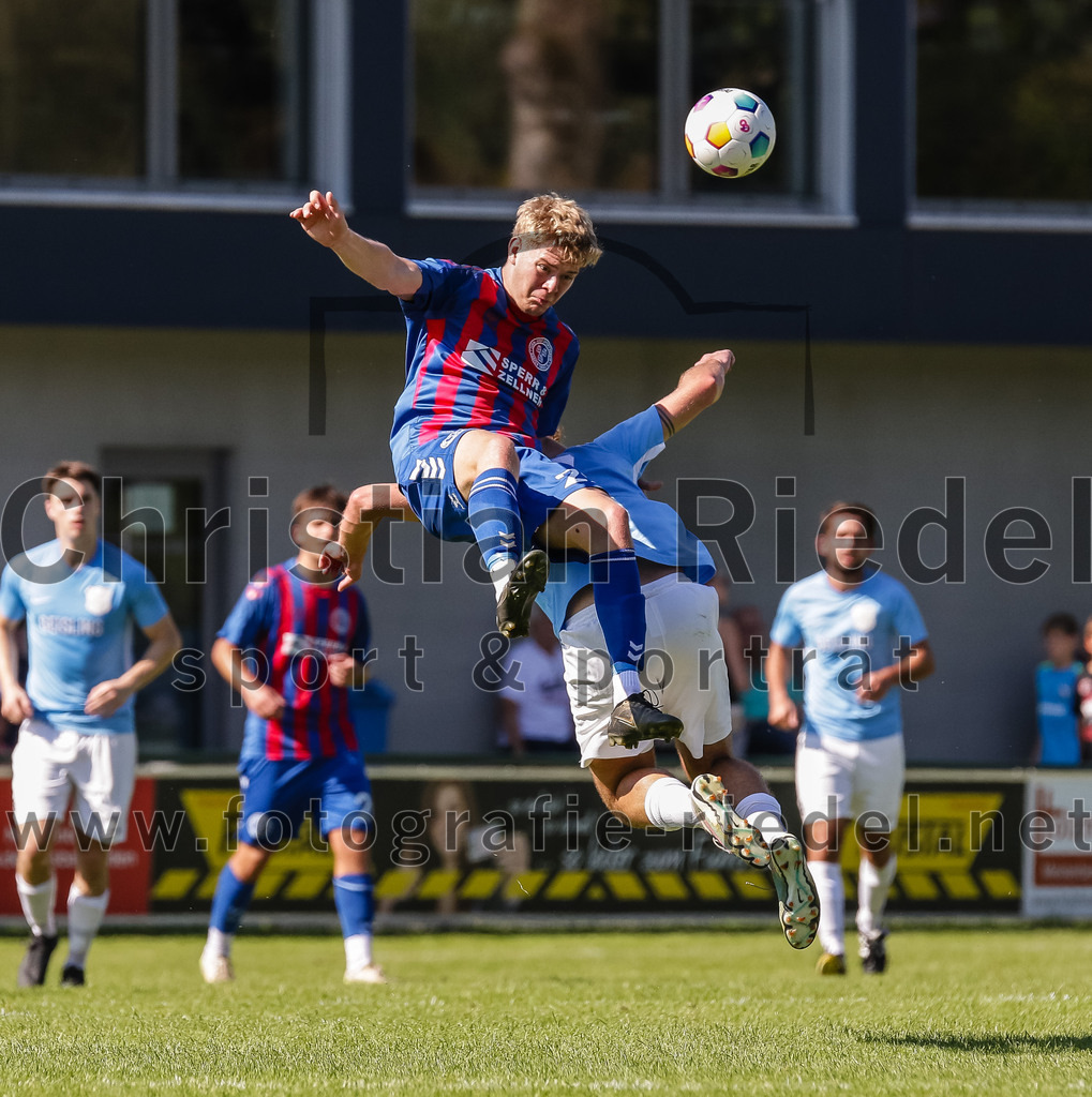 2023-09-16_081_FC_Langengeisling_gegen_TSV_Dorfen | Erding, Deutschland, 16.09.2023:
Fußball, Bezirksliga Oberbayern Ost 2023 / 2024, 9. Spieltag, FC Langengeisling gegen TSV Dorfen, Endergebnis: 3:1

Florian Sporrer (TSV Dorfen, #22), Maximilian Birnbeck (FC Langengeisling, #27)

Foto: Christian Riedel / fotografie-riedel.net