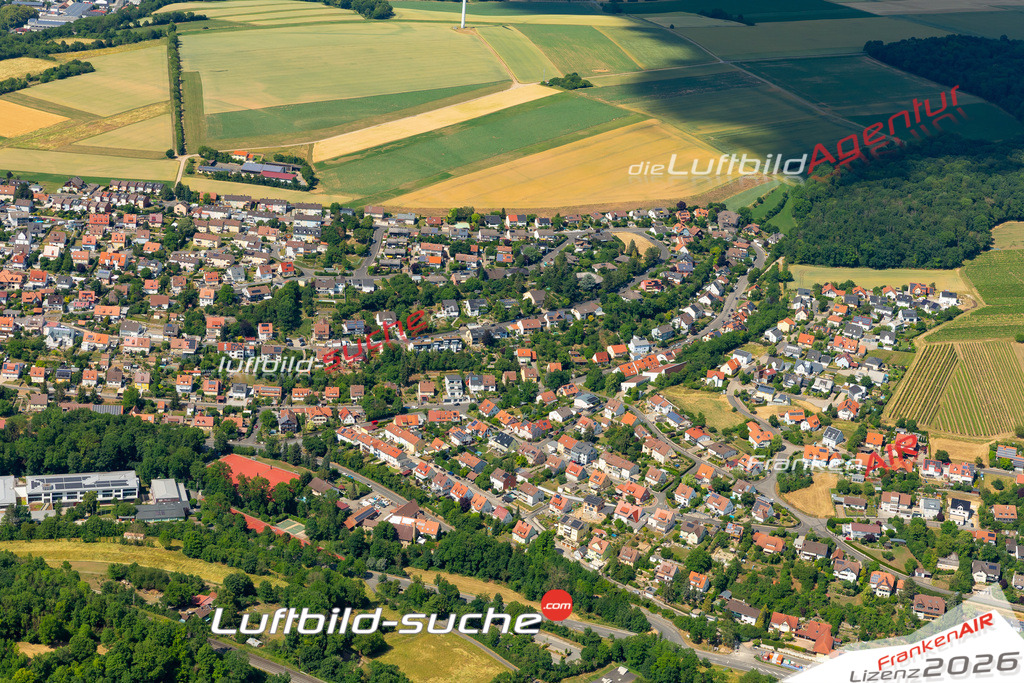 Das Luftbild zeigt :  Marktbreit - Die Luftaufnahme wurde 2023 vom UL-Flugzeug aus erstellt ( keine Drohne ) - Hochauflösende Luftaufnahme - Für grossformatige Ausdrucke geeignet. Die Geschenkidee !Mit Lizenz und Bildrechte bestellbar