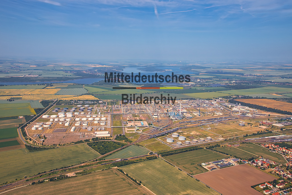 63-66_Leuna_Merseburg_IMG_Bitterfeld_6913 | Die schönsten Luftbilder von Sachen-Anhalt & Mitteldeutschland als Bilddatenbank zur kommerziellen Nutzung. Nutzen Sie unsere Erfahrung seit 2005 in der Luftbildfotografie. - Realisiert mit Pictrs.com