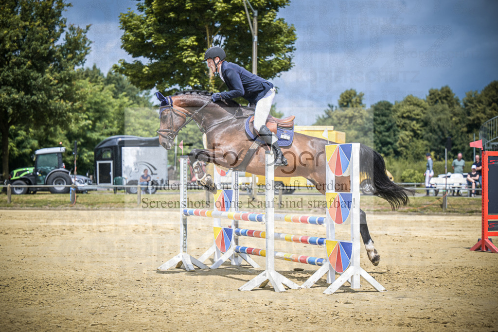 DOS_6964 | Entdecke hochwertige Reitturnierfotos von Foto Oger. Professionell, emotional und authentisch – jetzt Lieblingsmomente im Shop bestellen.Deutschlandweite Turnierfotografie. - Realisiert mit Pictrs.com