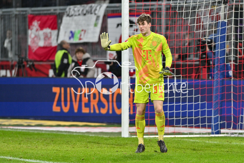 RB Salzburg - FC Bayern München | im Bild Max SCHMITT (FC Bayern Muenchen 35) / Freisteller / Einzelfoto / Testspiel: RB Salzburg - FC Bayern Muenchen, Red Bull Arena am 06.01.2025