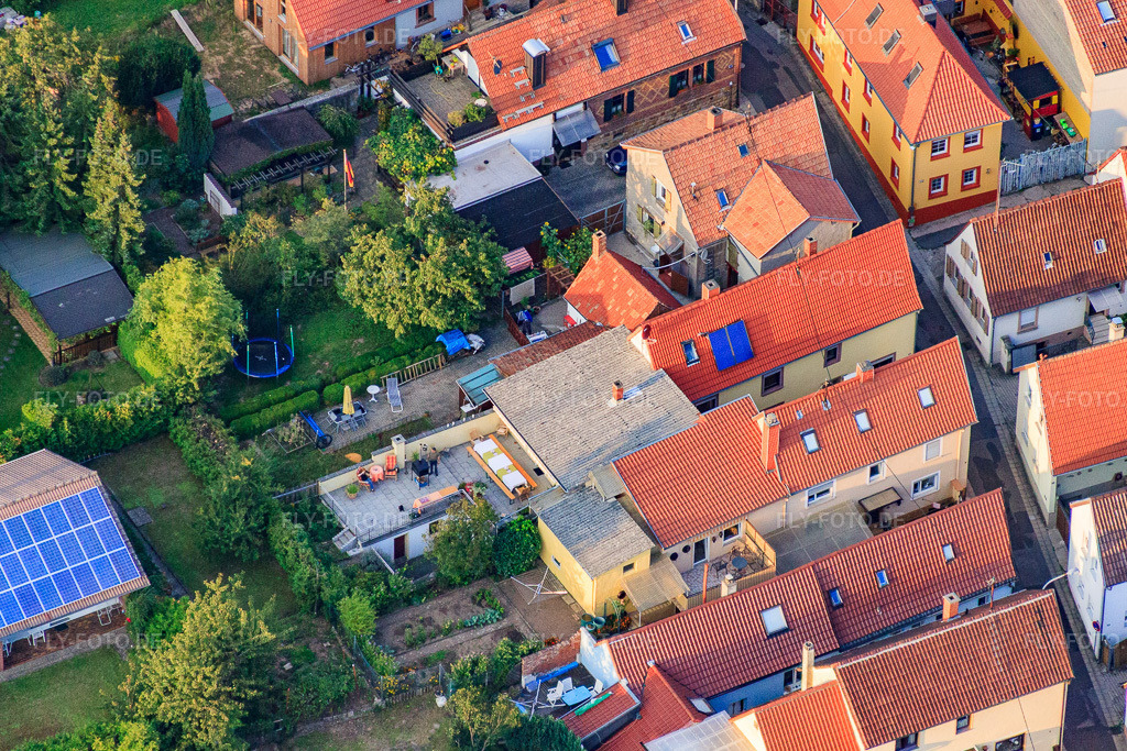 Luftbild: Neugasse im Ortsteil Godramstein in Landau im Bundesland Rheinland-Pfalz in Deutschland. Foto: IMG_33011.jpg vom 03.09.2010 durch Werner Riehm/FLY-FOTO.deAuflösung des Originals: 4709 x 3139 px
