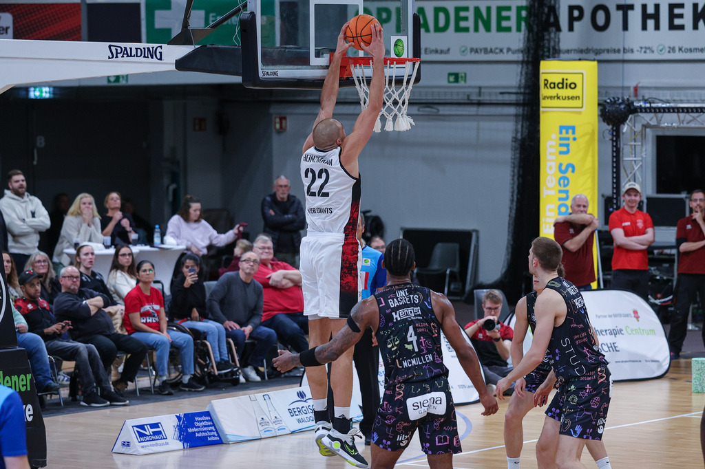 Pro A BAYER GIANTS vs Uni Baskets Münster-79 | Fotos von Basketballspielen aus dem Raum NRW fotografiert von Gero Mueller-Laschet und Daniel Schaefer - Realisiert mit Pictrs.com