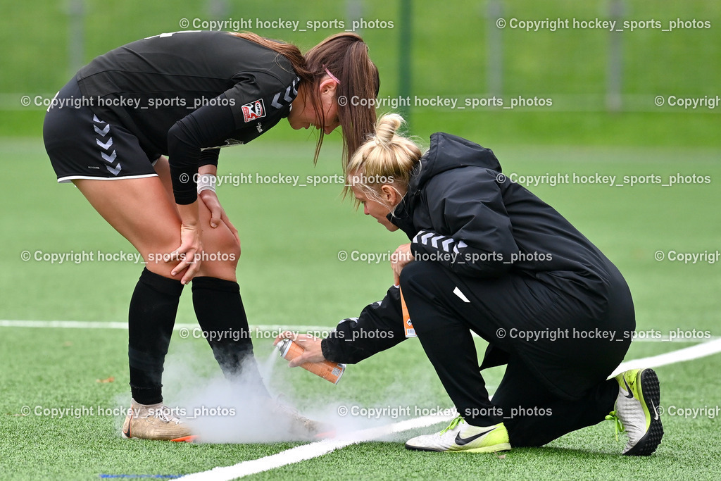 Liwodruck Carinthians Hornets vs. FC Pingau Saalfelden Frauen 29.10.2023  | #4 Katrina Wetherell, Vereisungsspray, #5 Andrea Moser