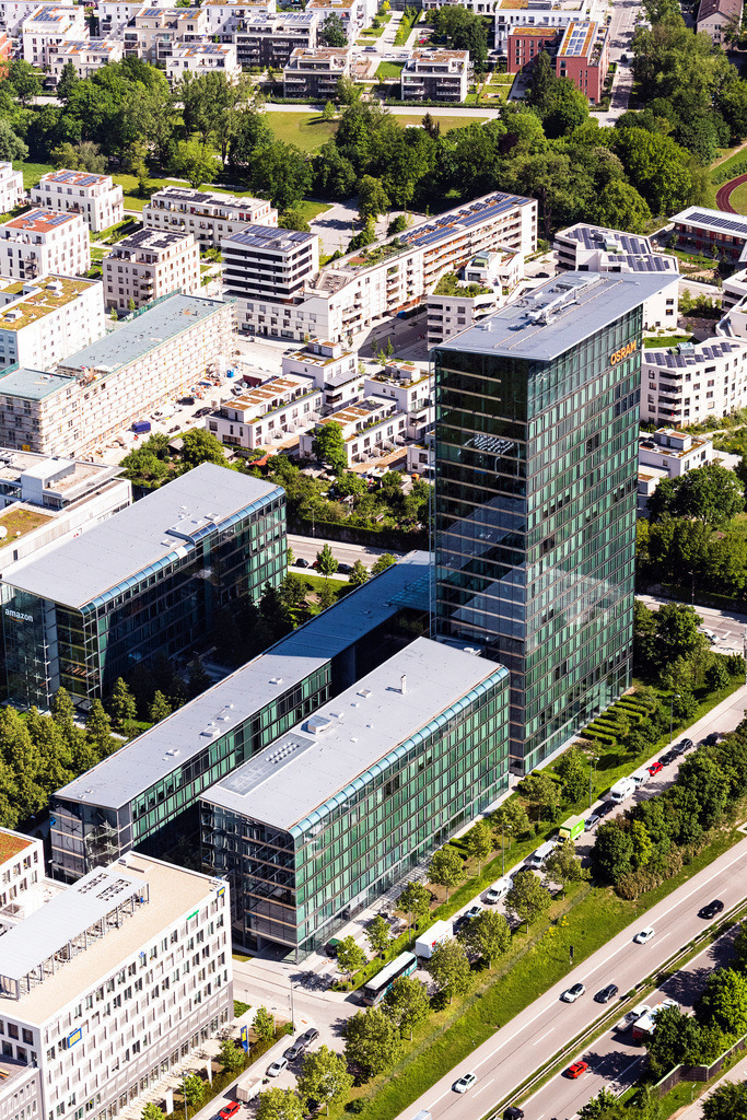 dr__0027383.jpg | MüNCHEN 24.05.2019 Hochhaus- Verwaltungsgebäude "Skyline Tower" des Unternehmens der OSRAM GmbH an der Marcel-Breuer-Straße im Ortsteil Schwabing-Freimann in München im Bundesland Bayern, Deutschland. Weiterführende Informationen bei: Bayerische Hausbau GmbH & Co. KG,  JAHN ARCHITECTURE, Inc.,  OSRAM GmbH,  Werner Sobek AG. // Administration building of the company of OSRAM GmbH on Marcel-Breuer-Strasse in the district Schwabing-Freimann in Munich in the state Bavaria, Germany. Further information at: Bayerische Hausbau GmbH & Co. KG,  JAHN ARCHITECTURE, Inc.,  OSRAM GmbH,  Werner Sobek AG. Foto: Daniel Reiter