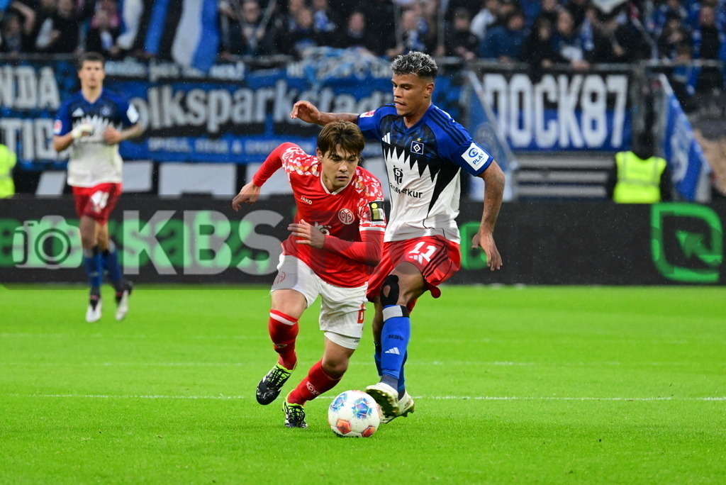 KBS Picture_HSV-Mainz05_042 | v.l. Sano Kaishu (1.FSV Mainz05) , Koenigsdoerffer Ransford-Yeboah (HSV) ,Sportplatz :  Volksparkstadion, - Realisiert mit Pictrs.com