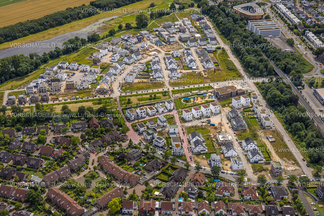 Duisburg240704248-Sued | Luftbild, Duisburg-Süd, Wohngebiet Angerbogen, Am Alten Angerbach, halbkreisförmige Neubau-Wohnsiedlung, Huckingen, Duisburg, Ruhrgebiet, Nordrhein-Westfalen, Deutschland