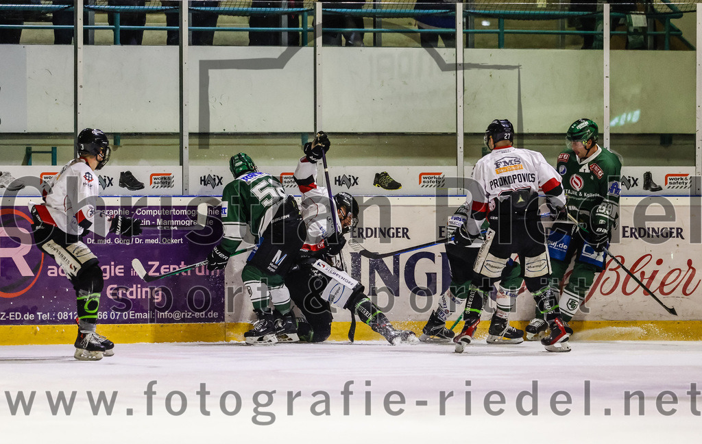 2023-11-12_072_TSV_Erding_gegen_EHC_Koenigsbrunn | Erding, Deutschland, 12.11.2023:
Eishockey, Bayernliga Vorrunde 2023 / 2024, 9. Spieltag, TSV Erding gegen EHC Königsbrunn, Endergebnis: 3:2

Paul Pfenninger (Erding Gladiators, #58)

Foto: Christian Riedel / fotografie-riedel.net