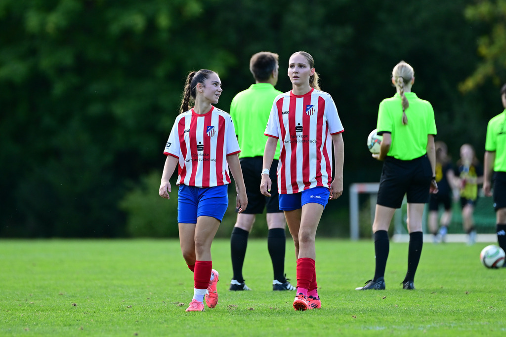 Fußball I Juniorinnen I Saison 2025-2026 I Oberliga Niedersachsen I 2. Spieltag I FC Rosengarten - ATSV Scharmbeckstotel | Der Sportfotograf. - Realisiert mit Pictrs.com