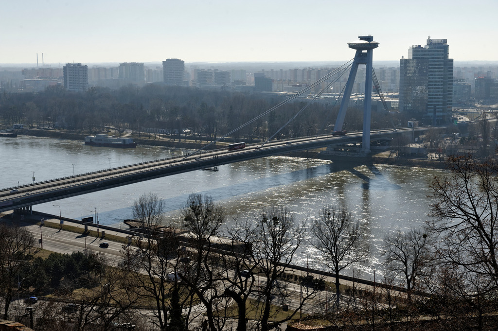 Donaubruecke Bratislava | Bratislava, Slowakei - March 03, 2012: Donaubruecke Bratislava. - Realisiert mit Pictrs.com