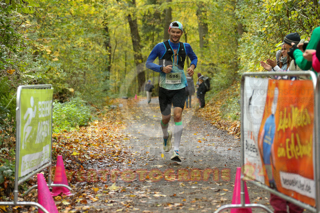 251026_1154_EX1_9775 | Sportfotografie im Rhein-Sieg Kreis, Köln, Bonn, NRW, Rheinland Pfalz, Hessen, etc. Unser Tätigkeitsfeld umfasst den Laufsport vom Volkslauf über den Marathon, Duathlon, Triathon bis zum Ultralauf wie Kölnpfad Ultra oder Schindertrail.