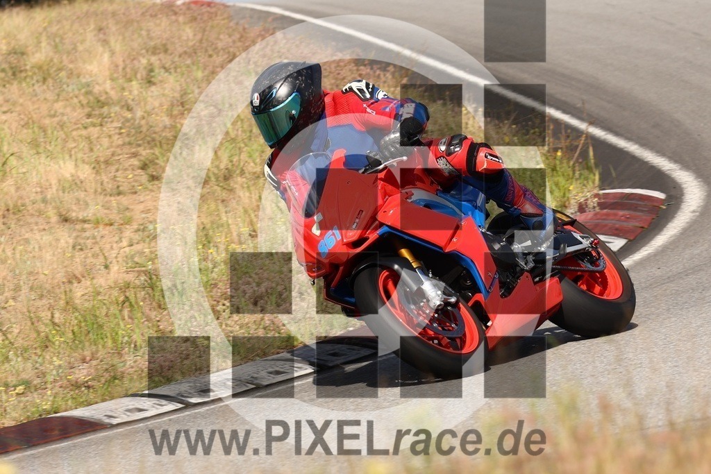 0861-20240805_00561 | Schöne Erinnerungen an spannende Momente - das festzuhalten ist unser Job. PIXELrace.de ist seit 2003 auf den Rennstrecken Europas unterwegs um die Action draußen beim Fahren und die wunderbare Stimmung imm Fahrerlager für euch einzufangen.