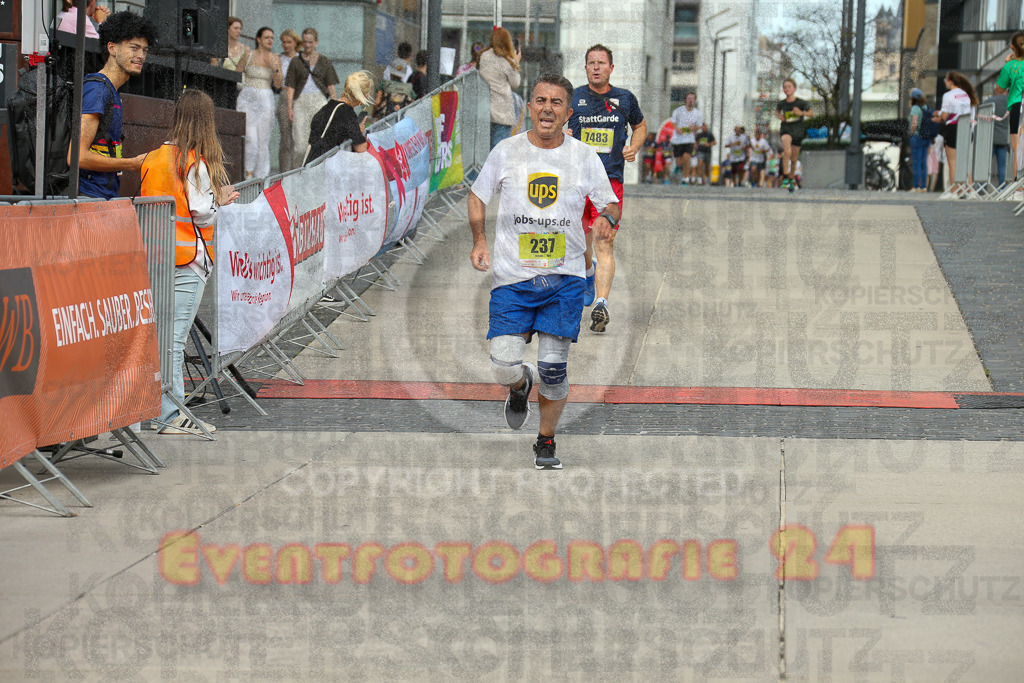250920_1325_EX1_4470 | Sportfotografie im Rhein-Sieg Kreis, Köln, Bonn, NRW, Rheinland Pfalz, Hessen, etc. Unser Tätigkeitsfeld umfasst den Laufsport vom Volkslauf über den Marathon, Duathlon, Triathon bis zum Ultralauf wie Kölnpfad Ultra oder Schindertrail.