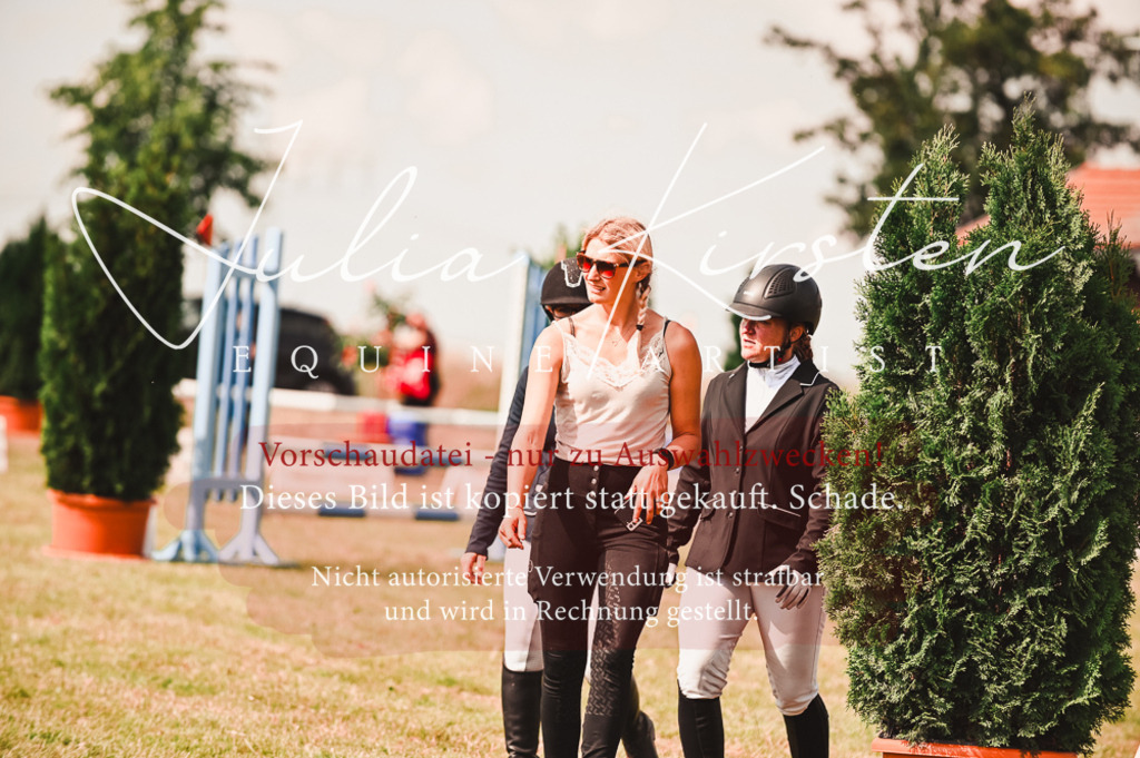 DSC_7297 | Pferde- und Turnierfotografie in Westsachsen. Pferdeportraits, Auftragszeichnungen und intuitive Kunst.