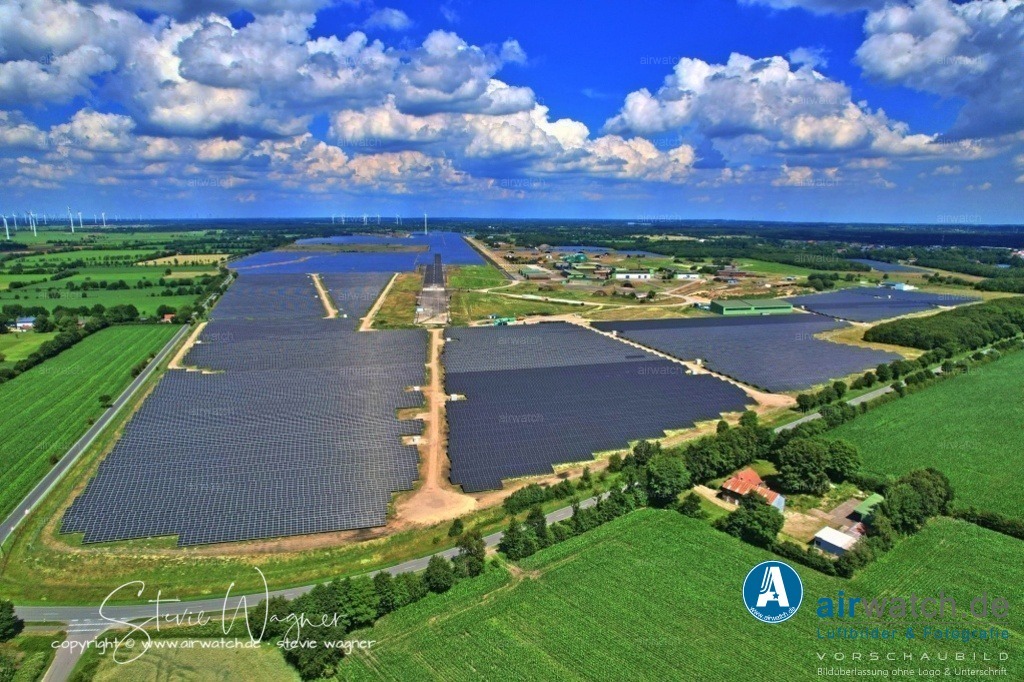 Solarpark Eggebek | Luftbild, Solarpark Eggebek, Photovoltaik-Freiflächenanlage, ehem. Fliegerhort Eggebek, GPC Gewerbepark Carstensen GmbH, Schleswig-Holstein