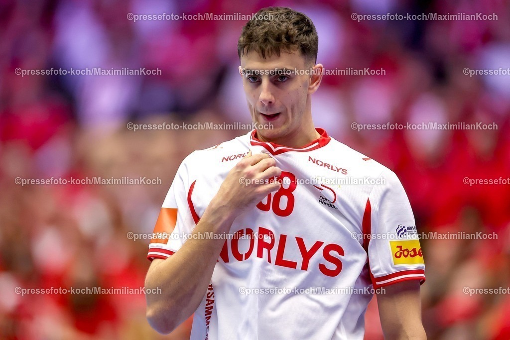 EHF18012602090 | 18.01.2026, Handball, Men's EHF EURO 2026, Dänemark - Rumänien, Jyske Bank Boxen in Herning, Dänemark, Preliminary Round:  Mads Hoxer Hangaard (Denmark #38) enttäuscht Enttäuschung 