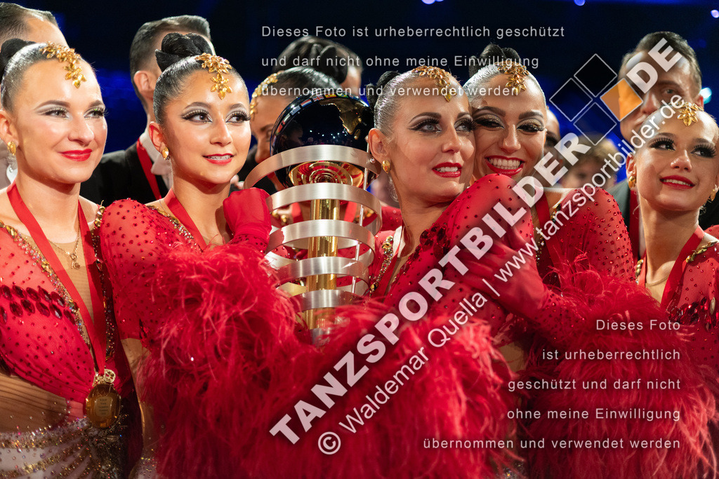 20251206-06275 | Hier finden Sie Tanz Bilder vom Latein und Standard Formationen tanzen. Sportbilder vom Tanzsport. Schöne Fotos und von Weltmeisterschaft, Europameisterschaft, Bundesliga, Regionalliga, Oberliga und Landesliga sowie von GOC Stuttgart, DanceComp, WM Bremen