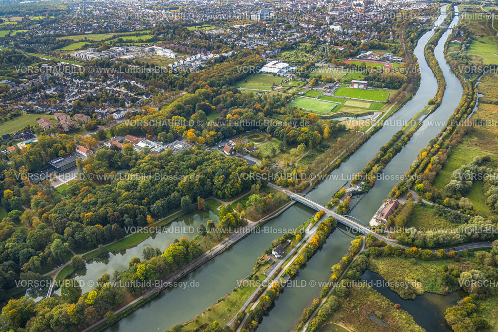 Hamm241015293 | Luftbild, Fährstraße Lippebrücke am Bootshaus und Kanal Fährweg-Brücke, Fluss Lippe und Datteln-Hamm-Kanal, Kurhaus Bad Hamm und Kurpark, MVZ Prof. Dr. Uhlenbrock und Partner - Standort Hamm Kurpark, Blick zum Sportzentrum Ost mit Maximare Erlebnistherme, herbstliche Bäume, Stadtbezirk Heessen, Hamm, Ruhrgebiet, Nordrhein-Westfalen, Deutschland
