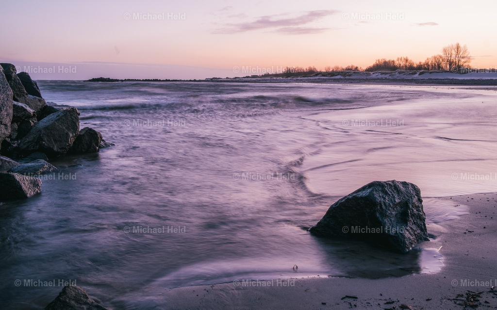 Wintersturm an der Ostsee bei Kiel | Profi-Fotos über Schleswig-Holstein und dem ganzen Norden für Büro, Hotel, Ferienhaus, Ferienwohnung, Wohnzimmer, Arztpraxis uvm. jetzt bestellen. - Realisiert mit Pictrs.com