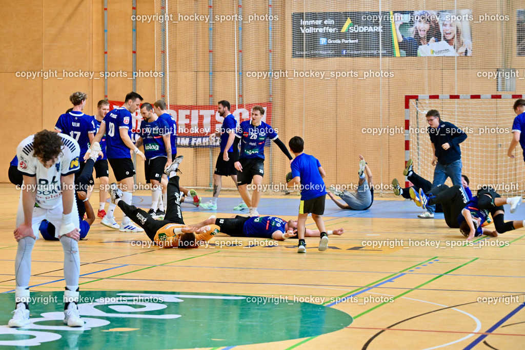 SC Ferlach vs. roomz JAGS Vöslau | Jubel SC Ferlach Mannschaft, SC Ferlach vs. roomz JAGS Vöslau, SC Ferlach vs. roomz JAGS Vöslau am 08.11.2025 in Ferlach (Ballspielhalle Ferlach), Austria, (Photo by Bernd Stefan)