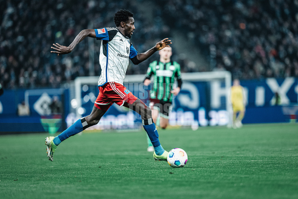Fußball | Männer | Saison 2023/2024 | 2. Fußball-Bundesliga | 21. Spieltag | Hamburger SV vs. Hannover 96 | 09.02.2024 | Bakery Jatta (#18, HSV) mit dem Ball