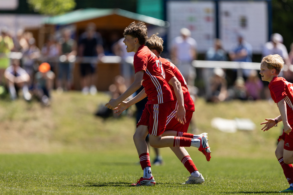 Fußball I Männer I 40. Pfingscup Hollage I 13304 | realhellocedii - Realisiert mit Pictrs.com