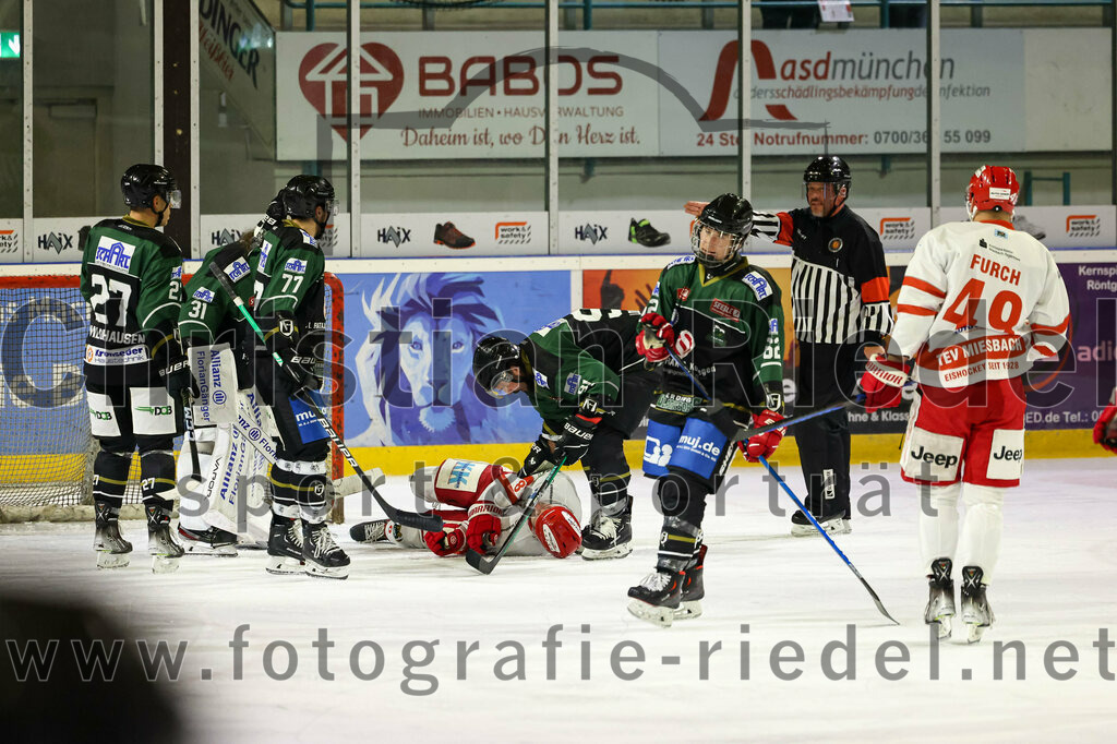 2022-11-13_100_TSV_Erding_gegen_TEV_Miesbach | Erding, Deutschland, 13.11.2022:
Eishockey, Bayernliga 2022 / 2023, 13. Spieltag, TSV Erding gegen TEV Miesbach, Endergebnis: 

Foto: Christian Riedel / fotografie-riedel.net