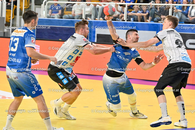 AUT, HLA, HC Linz AG vs Schwaz Handball Tirol | 30.04.2024, Sporthauptschule Linz-Kleinmuenchen, AUT, HLA, HC Linz AG vs Schwaz Handball Tirol, im Bild Arnad Hamzic (Linz) vs Emanuel Petrusic (Tirol), Johannes Demmerer (Tirol)


// HLA, Handball Liga Austria Match between HC Linz AG vs Schwaz Handball Tirol in Linz, Austria on 2024/04/30