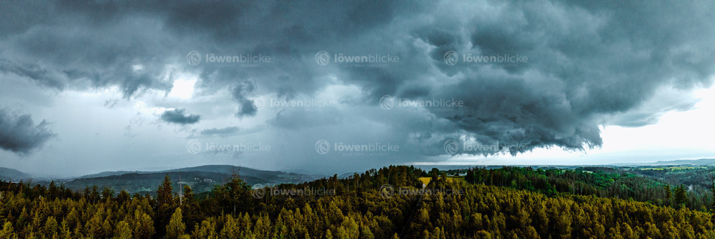 Gewitterzelle bei Breech | löwenblicke | shop